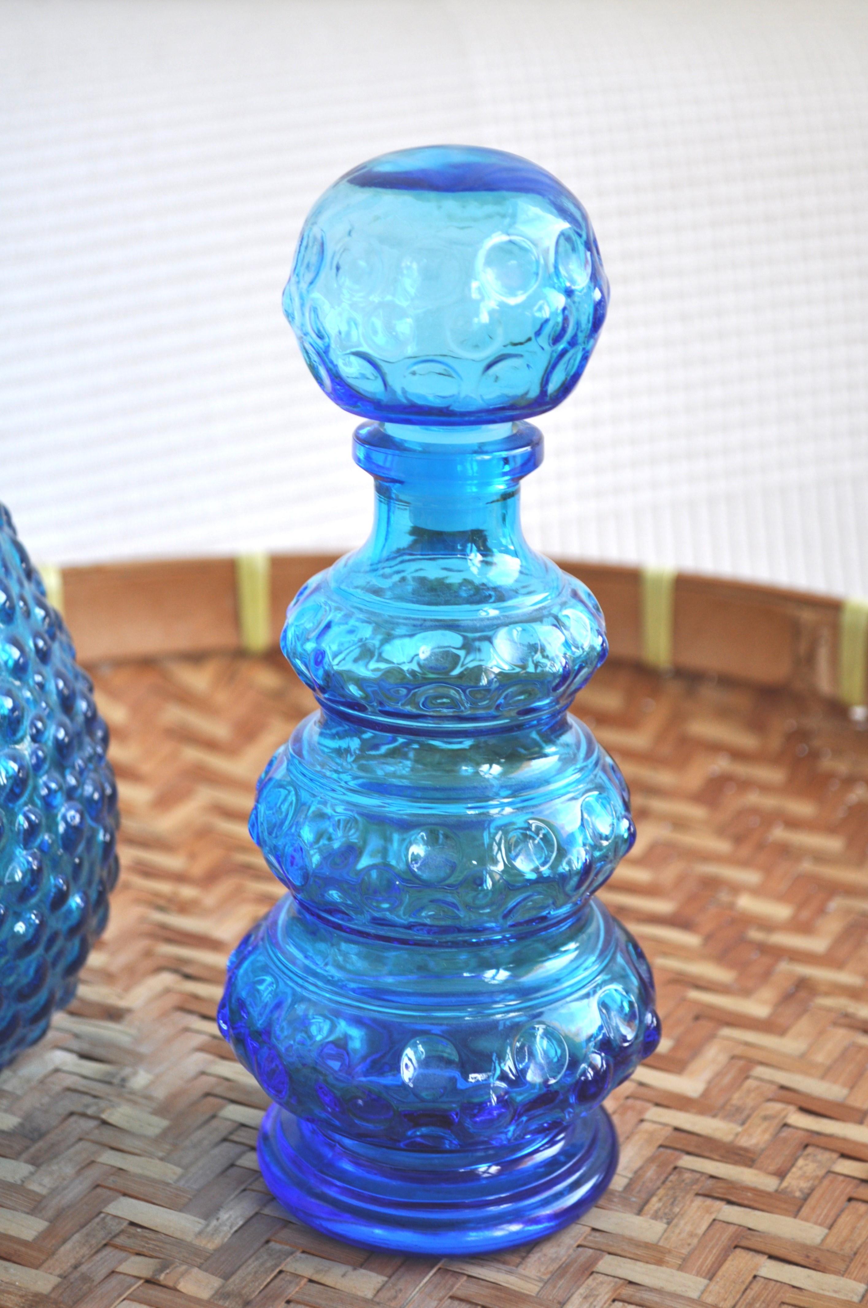 Carafe en verre granité bleu et or vintage - Rêve de Brocante