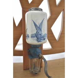 MOULIN à CAFÉ PEUGEOT Frères "Bateaux voiles croisées"