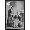 CARTE POSTALE ANCIENNE "Jeunes filles de Baud - Causerie à la fontaine"